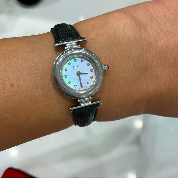 Ladies AUTHENTIC FENDI DRESS watch💖💖 - Picture 1 of 15